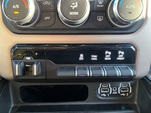 Used 2022 RAM 1500 Laramie AWD/4WD image 37