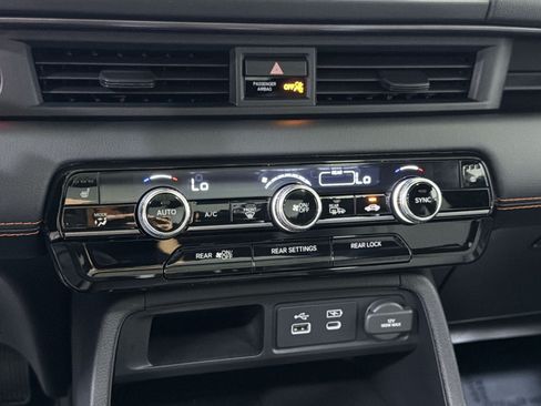 Used 2025 Honda Pilot TrailSport image 22