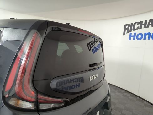 Used 2023 Kia Soul LX image 31