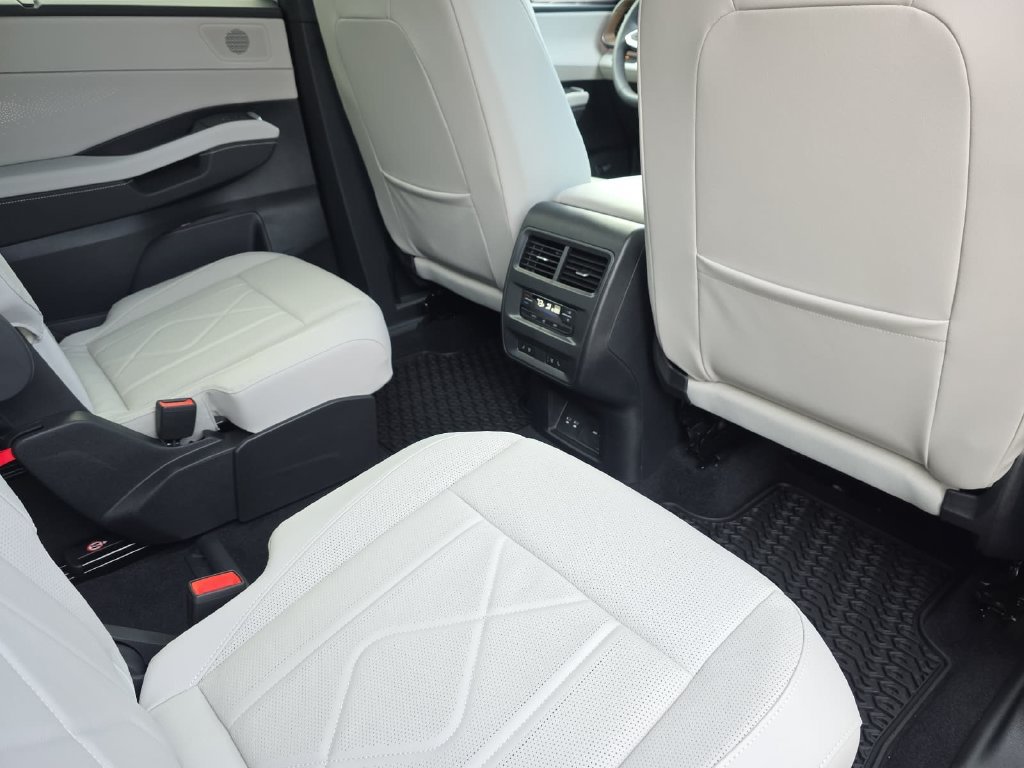 New 2027 Volkswagen Atlas SEL R-Line AWD/4WD image 11