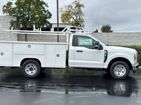 New 2026 Ford F350 XL w/ XL Chrome Package image 3
