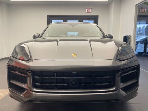 Used 2025 Porsche Cayenne image 23