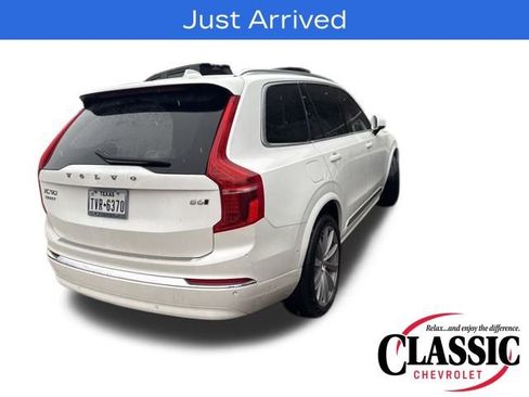 Used 2023 Volvo XC90 B6 Ultimate w/ Lounge Package image 14