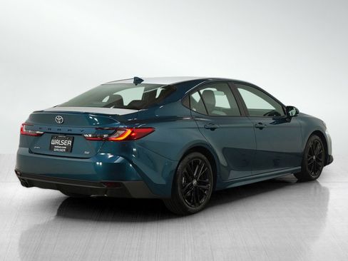 Used 2025 Toyota Camry SE image 5