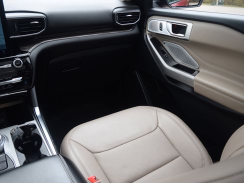 Used 2023 Ford Explorer Limited w/ Limited Technology Package image 14