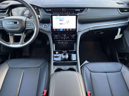 New 2025 Jeep Grand Cherokee L Limited w/ Black Appearance Package image 9