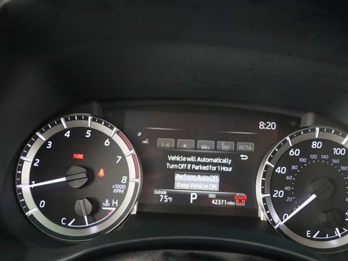 Used 2024 Toyota Highlander XLE FWD image 16