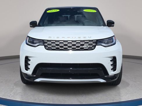 Used 2025 Land Rover Discovery Metropolitan Edition image 2