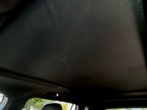 Used 2022 Volkswagen Tiguan SEL R-Line image 18