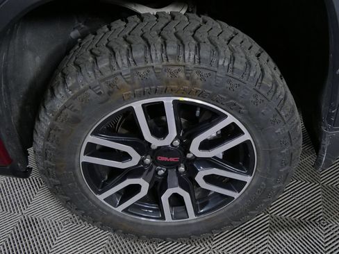Used 2024 GMC Sierra 1500 AT4 w/ Technology Package AWD/4WD image 10