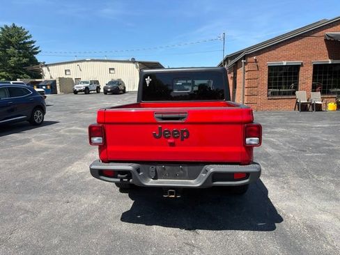 Used 2022 Jeep Gladiator Sport AWD/4WD image 6