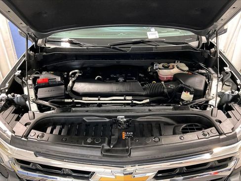 Used 2023 Chevrolet Silverado 1500 LT AWD/4WD image 29