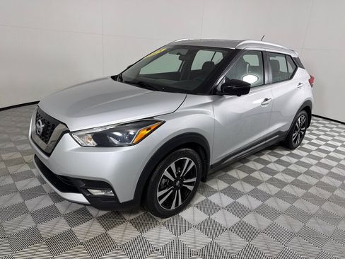 Used 2018 Nissan Kicks SR w/ Premium Package FWD image 9