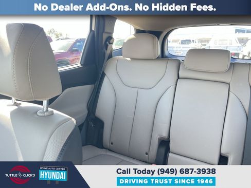 Certified 2023 Hyundai Santa Fe SEL w/ Premium Package FWD image 5