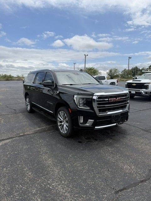 Used 2023 GMC Yukon XL SLT AWD/4WD image 8