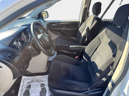 Used 2014 RAM C/V Tradesman image 9