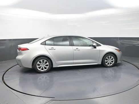Used 2025 Toyota Corolla LE FWD image 9