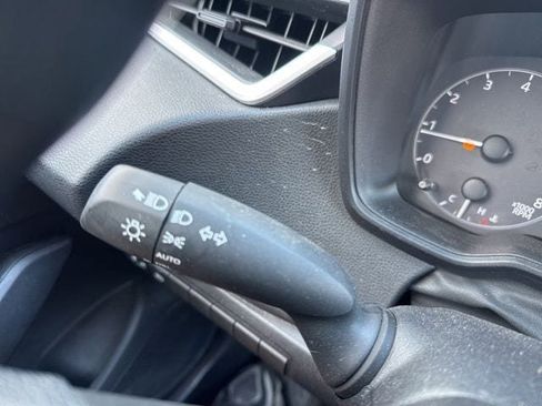 Used 2025 Toyota Corolla LE FWD image 27
