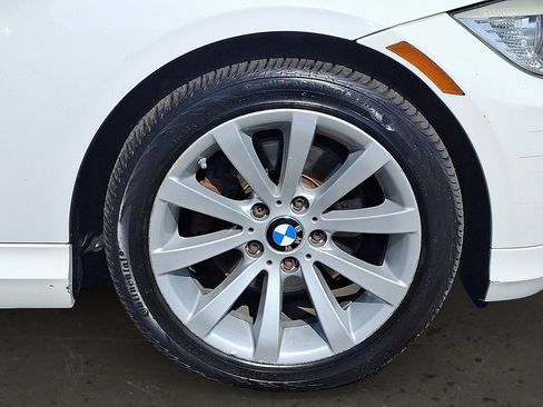 Used 2011 BMW 328i xDrive Sedan AWD/4WD image 9
