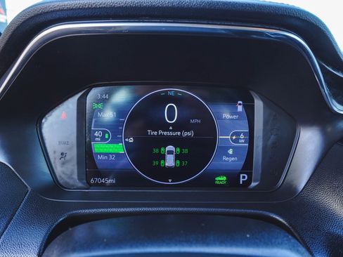 Used 2022 Chevrolet Bolt EUV LT w/ Convenience Package image 15