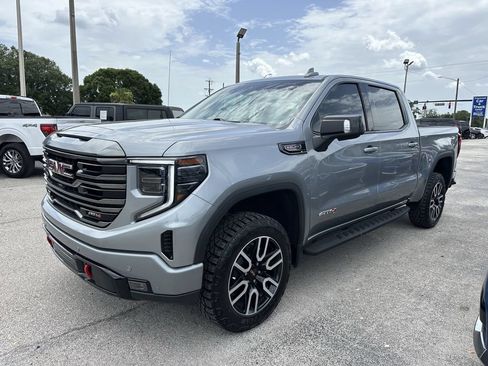 Used 2024 GMC Sierra 1500 AT4 w/ Technology Package AWD/4WD image 8