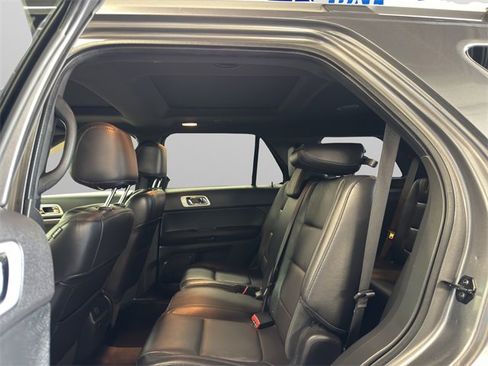 Used 2014 Ford Explorer XLT w/ Equipment Group 202A image 13