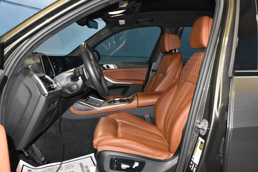 Used 2025 BMW X7 M60i AWD/4WD image 8