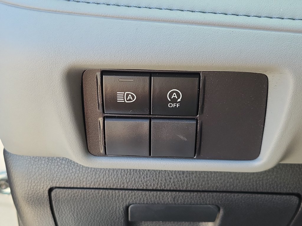 Used 2023 Toyota Highlander L FWD image 31
