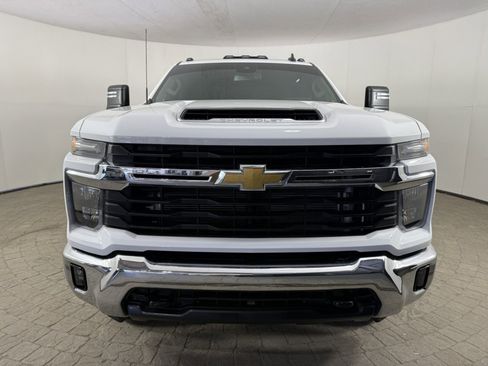 Used 2025 Chevrolet Silverado 3500 LT image 2
