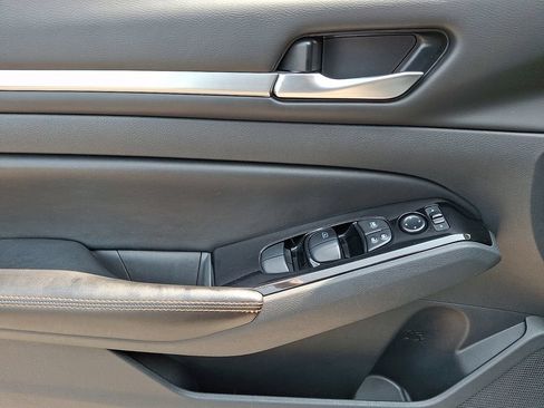 Used 2024 Nissan Altima 2.5 SR FWD image 12