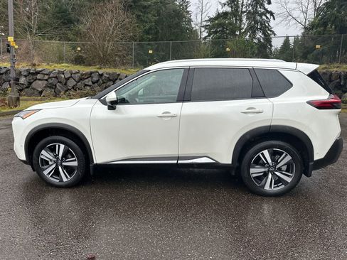 Used 2023 Nissan Rogue SL w/ SL Premium Package image 2