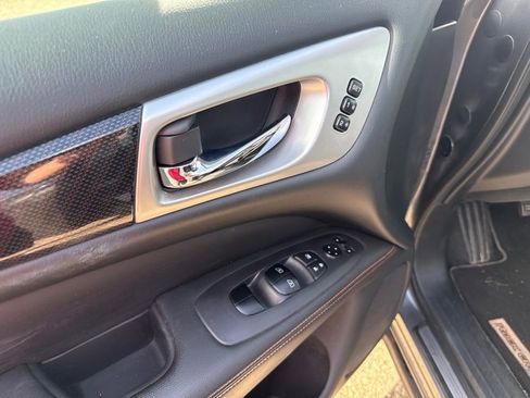 Used 2020 Nissan Pathfinder SL AWD/4WD image 14