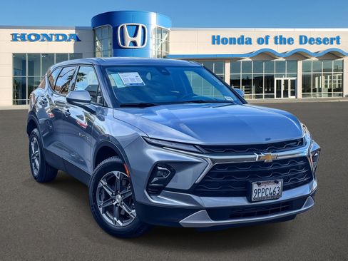 Used 2025 Chevrolet Blazer LT FWD image 1