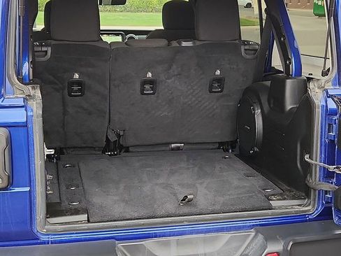 Used 2019 Jeep Wrangler Unlimited Sahara w/ Uconnect 4C Nav & Sound Group AWD/4WD image 9