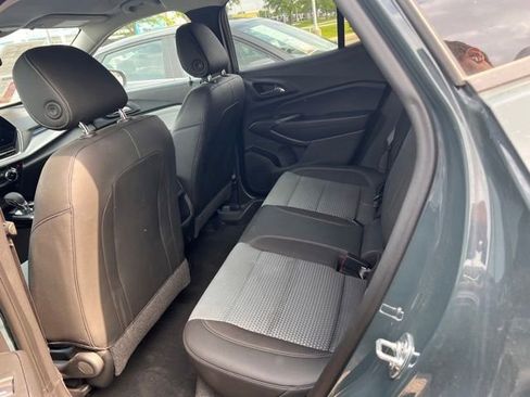 Used 2025 Chevrolet Trax LT FWD image 9