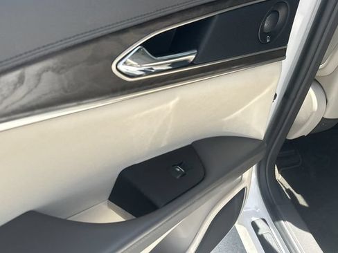 Used 2019 Lincoln Nautilus Reserve FWD image 12