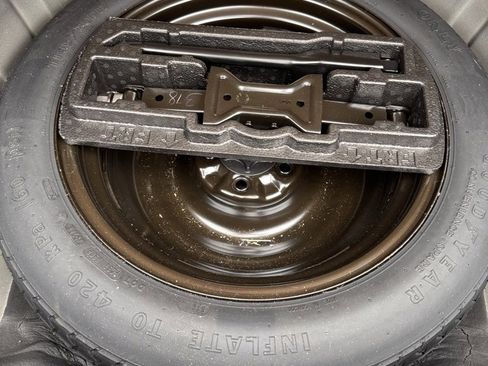 Used 2021 Nissan Maxima SR w/ Sport Mat Group image 15