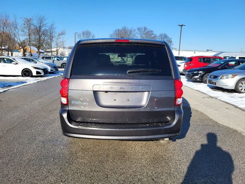 Used 2019 Dodge Grand Caravan SE image 12