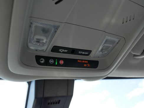 Used 2024 Chevrolet Equinox LS w/ LS Convenience Package image 32