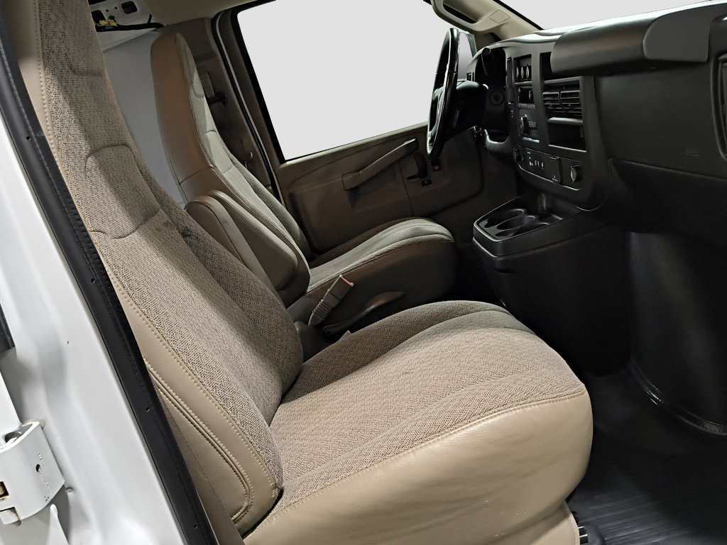 Used 2020 GMC Savana 3500 Extended w/ Driver Convenience Package RWD image 8