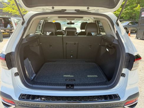 Certified 2025 Volkswagen Taos SEL w/ Black Wheel Plus Package image 14