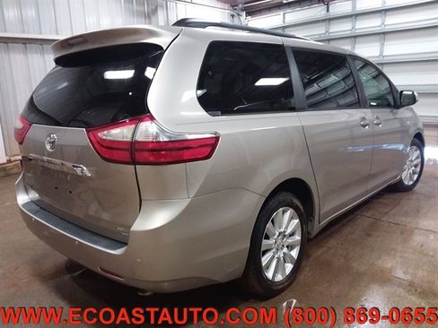Used 2017 Toyota Sienna Limited image 5