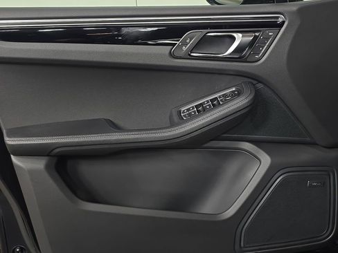 New 2026 Porsche Macan image 22