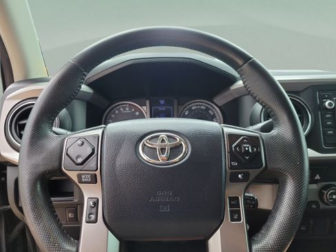 Used 2019 Toyota Tacoma SR5 AWD/4WD image 14