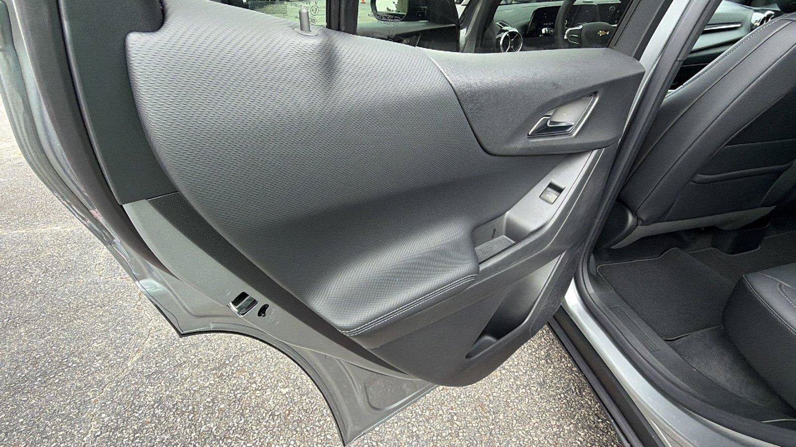 New 2027 Chevrolet Equinox LT w/ Convenience Package II FWD image 18