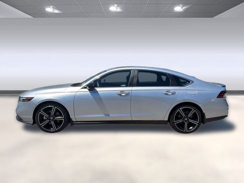 Used 2025 Honda Accord Sport image 2