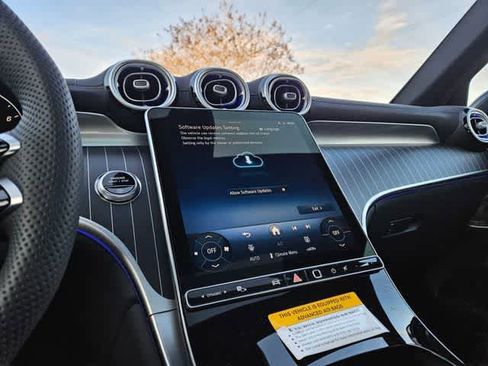 Used 2026 Mercedes-Benz GLC 300 image 29