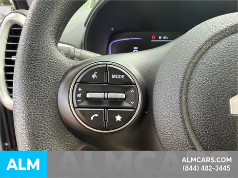 Used 2025 Kia Soul LX w/ LX Technology Package FWD image 22