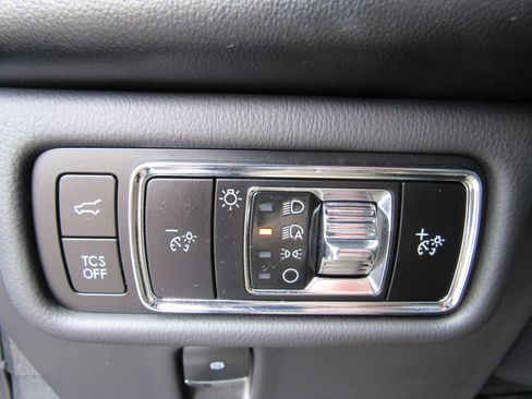 Used 2023 Lincoln Nautilus Reserve w/ Equipment Group 201A AWD/4WD image 13