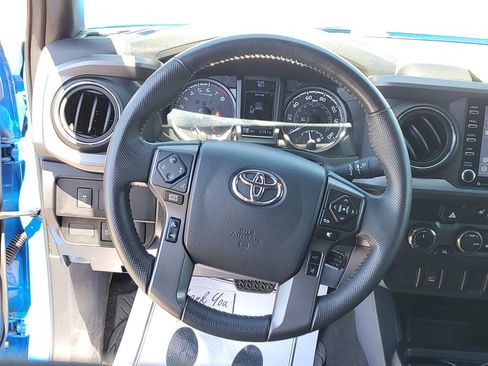 Used 2020 Toyota Tacoma TRD Off-Road AWD/4WD image 25